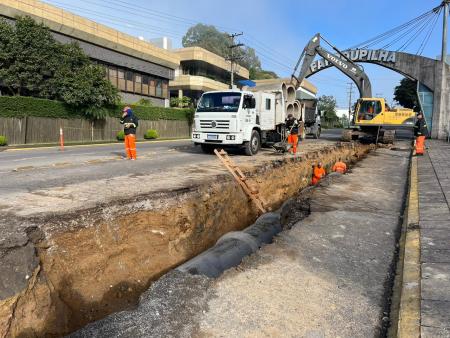 Atenção para alterações e bloqueios no trânsito na Rua Pedro Grendene