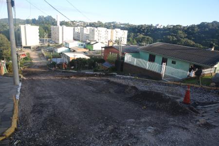 Prefeitura de Farroupilha avança nas obras de infraestrutura na Rua Antônio Grendene