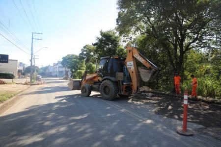 Prefeitura alerta condutores para os bloqueios de trânsito devido a obras na Rua Pedro Grendene