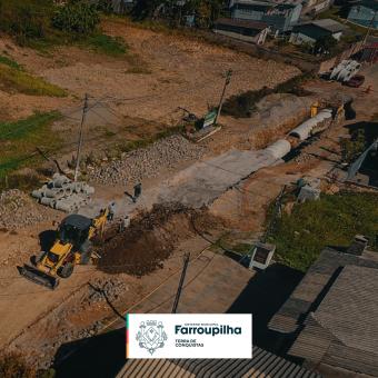 Obras da nova rede de drenagem do bairro Nova Vicenza avançam visando melhoria em problema histórico Obras da nova rede de drenagem do bairro Nova Vicenza avançam visando melhoria em problema histórico