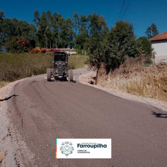 Asfaltamento no interior de Farroupilha avança através do Programa Caminhos do Interior Asfaltamento no interior de Farroupilha avança através do Programa Caminhos do Interior